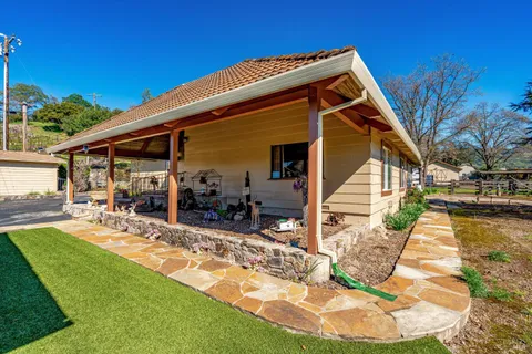 a view of a backyard with sitting area