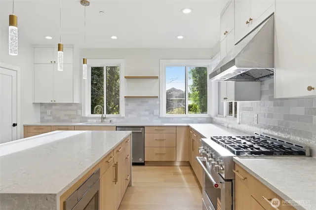 $2,270,000 | 11087 Southeast 62nd Place, Bellevue, WA 98006