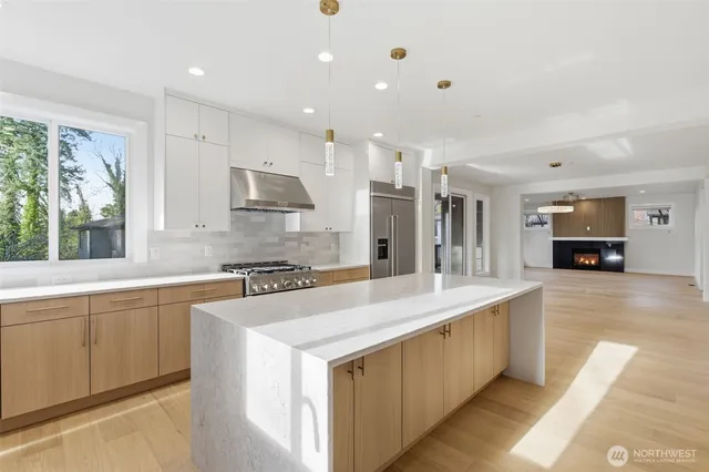 $2,270,000 | 11087 Southeast 62nd Place, Bellevue, WA 98006