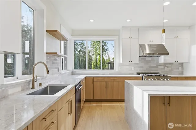 $2,270,000 | 11087 Southeast 62nd Place, Bellevue, WA 98006