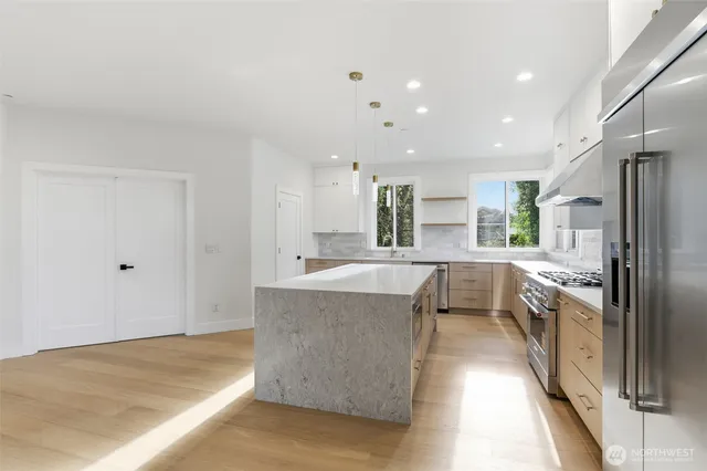 $2,270,000 | 11087 Southeast 62nd Place, Bellevue, WA 98006