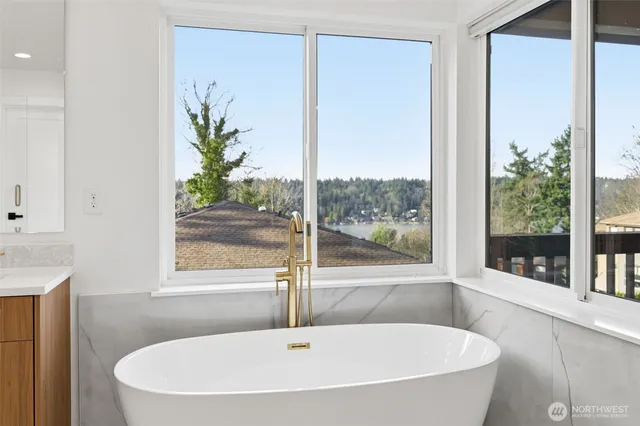 $2,270,000 | 11087 Southeast 62nd Place, Bellevue, WA 98006