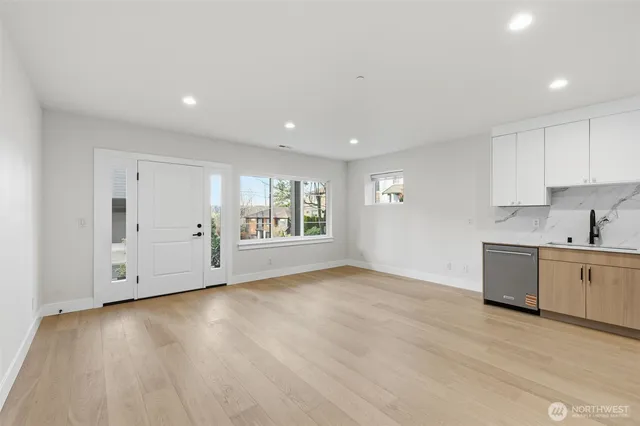 $2,270,000 | 11087 Southeast 62nd Place, Bellevue, WA 98006