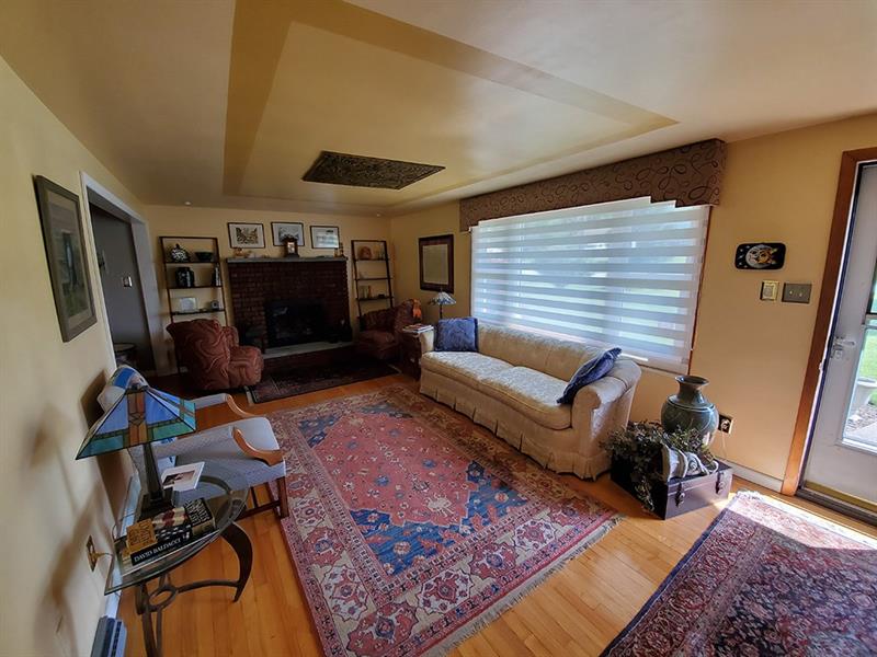 934 McKnight Road Indiana, PA 15701 - Photo 3 of 25 Living Room