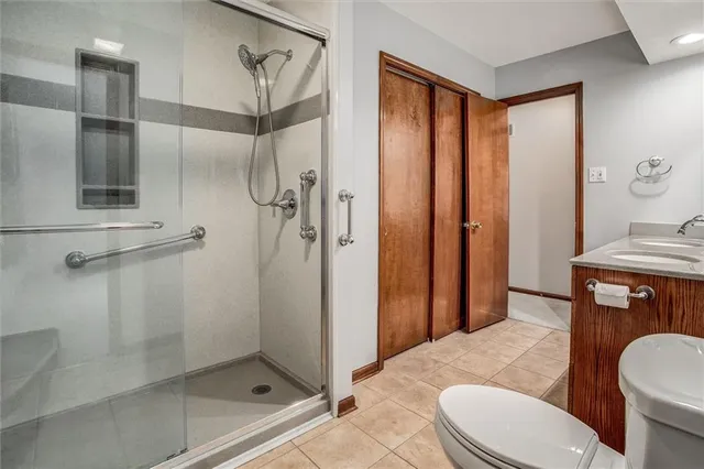 $267,500 | 4005 South Coachman Drive, Independence, MO 64055