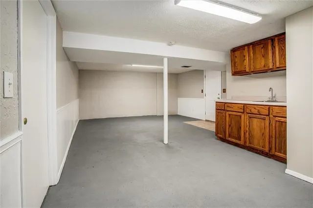 $267,500 | 4005 South Coachman Drive, Independence, MO 64055