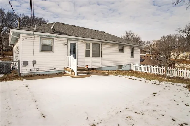 $267,500 | 4005 South Coachman Drive, Independence, MO 64055