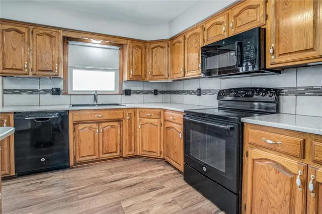 $267,500 | 4005 South Coachman Drive, Independence, MO 64055