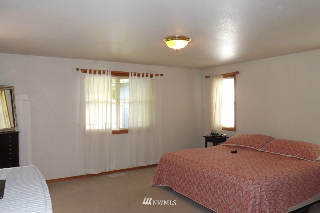 7147 Johnson Point Road Northeast Olympia, WA 98516 - Photo 8 of 15 Gallery Image 8