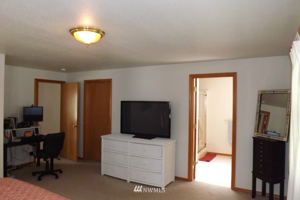 7147 Johnson Point Road Northeast Olympia, WA 98516 - Photo 9 of 15 Gallery Image 9