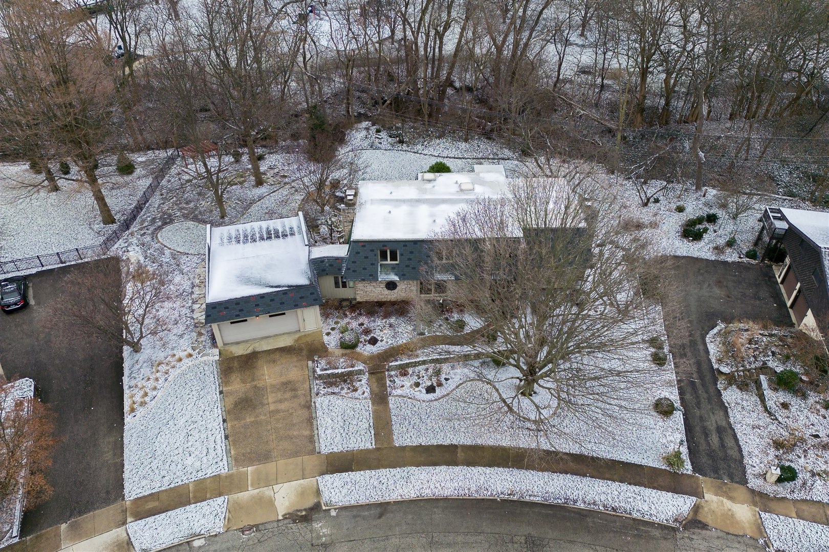 219 Parkview Drive Bloomington, IL 61701 - Photo 2 of 60