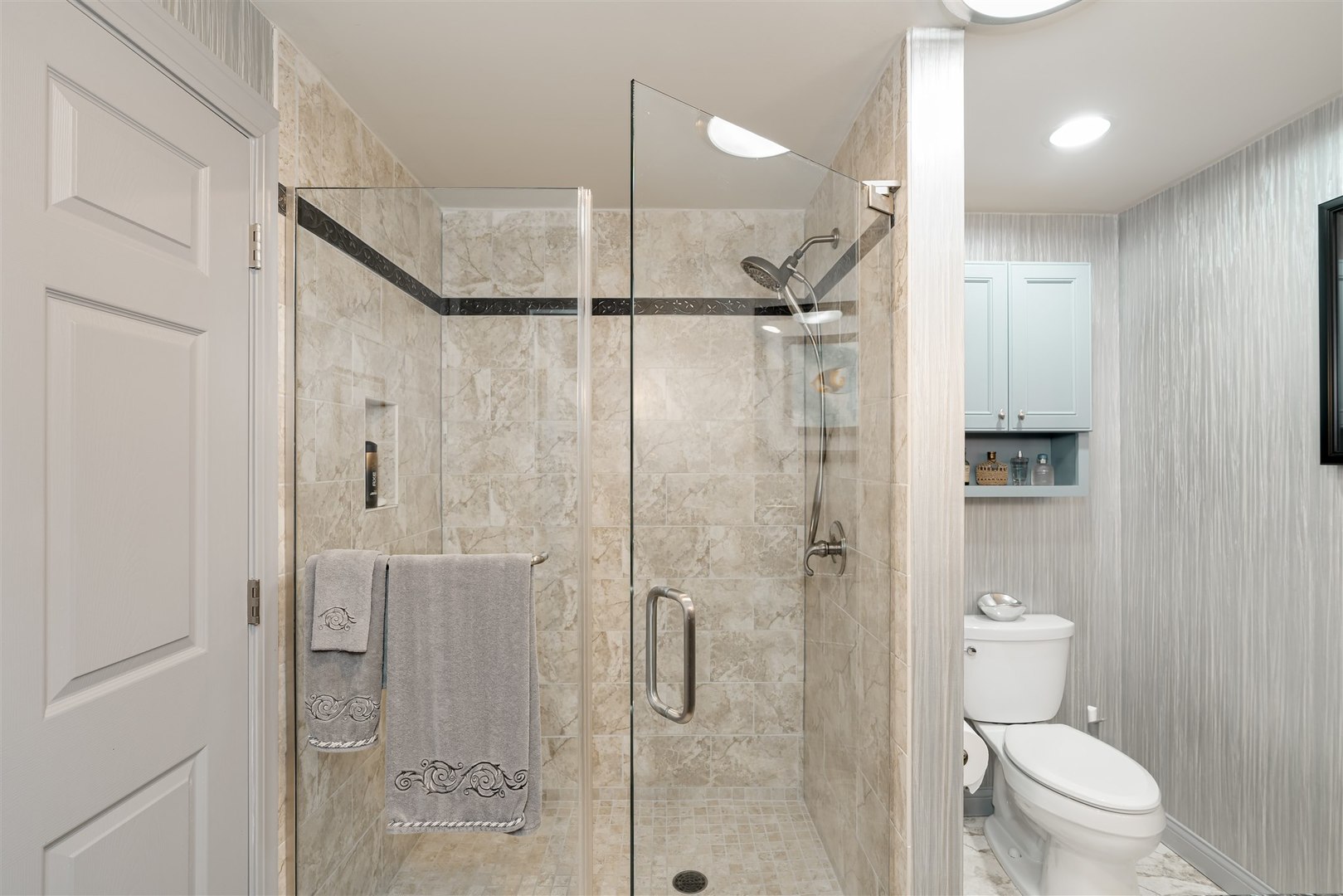 219 Parkview Drive Bloomington, IL 61701 - Photo 45 of 60 a bathroom with a shower a toilet and a sink