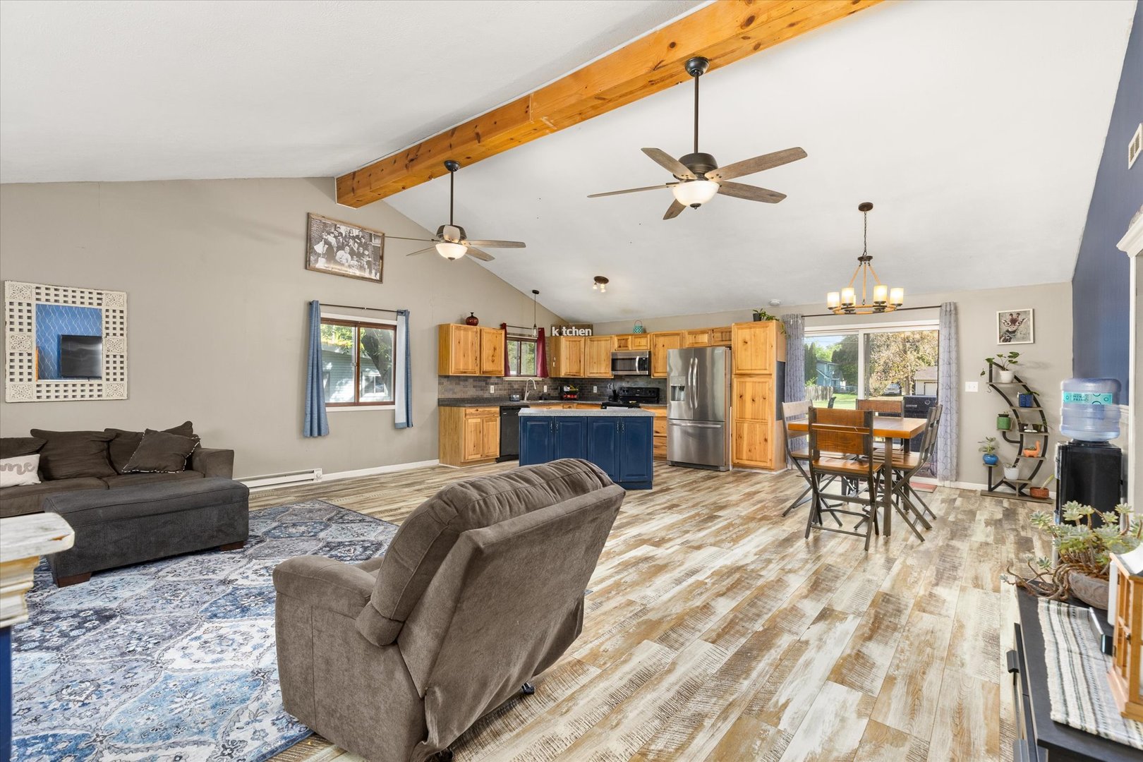 3440 Cardinal Lane Morris, IL 60450 - Photo 4 of 34 a living room with furniture and a chandelier