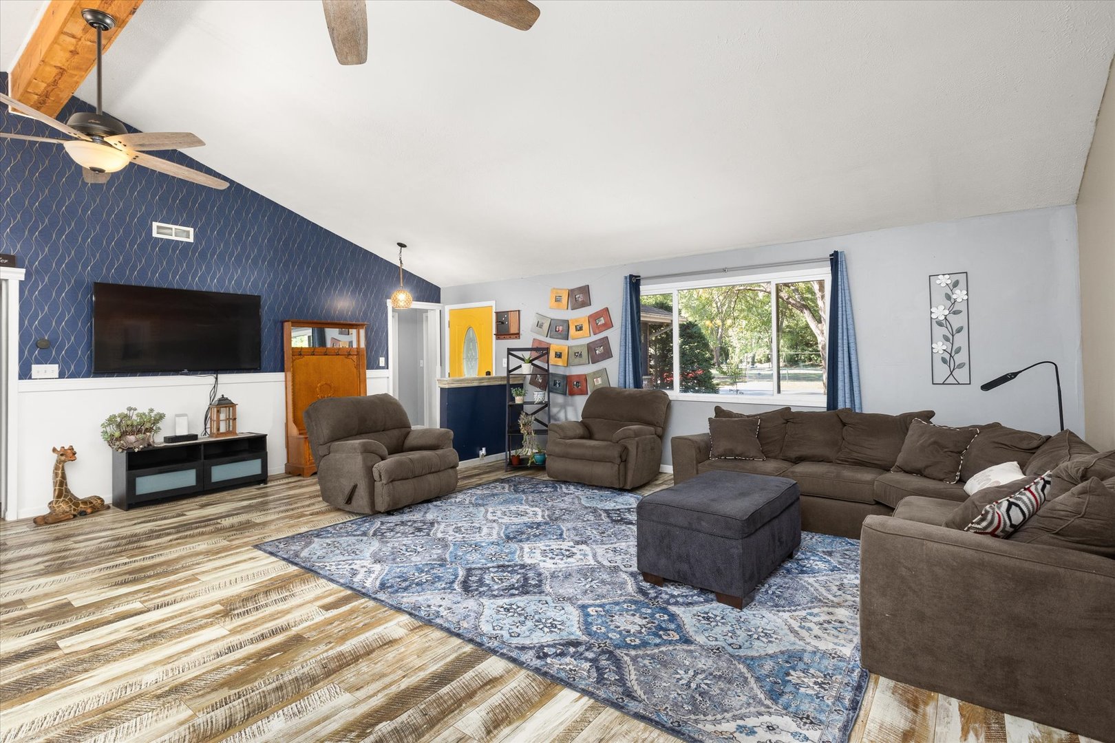 3440 Cardinal Lane Morris, IL 60450 - Photo 6 of 34 a living room with furniture and a flat screen tv