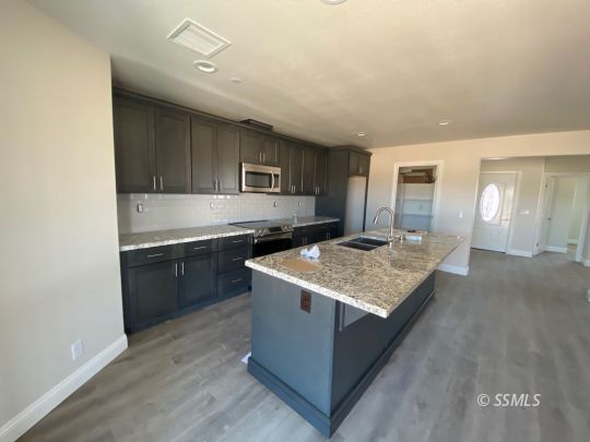 1409 West Coronado Avenue Ridgecrest, CA 93555 - Photo 3 of 6 Gallery Image 3