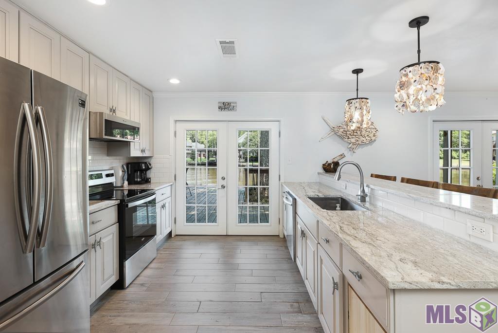 31558 Judith Drive Springfield, LA 70462 - Photo 2 of 32