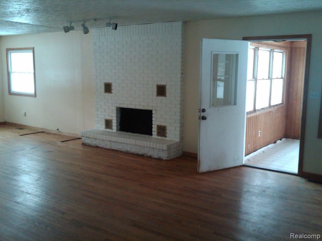 7131 Tower Road South Lyon, MI 48178 - Photo 4 of 8 IMG02990-20101227-1034