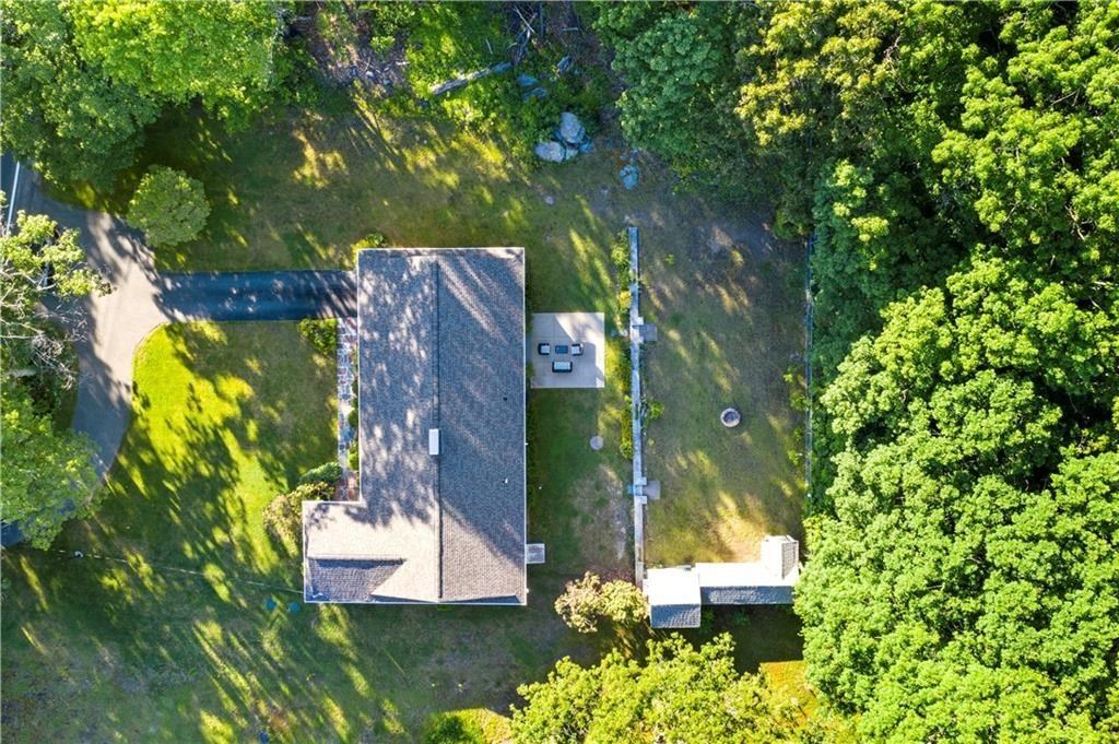 960 Pippin Orchard Road Cranston, RI 02921 - Photo 3 of 24