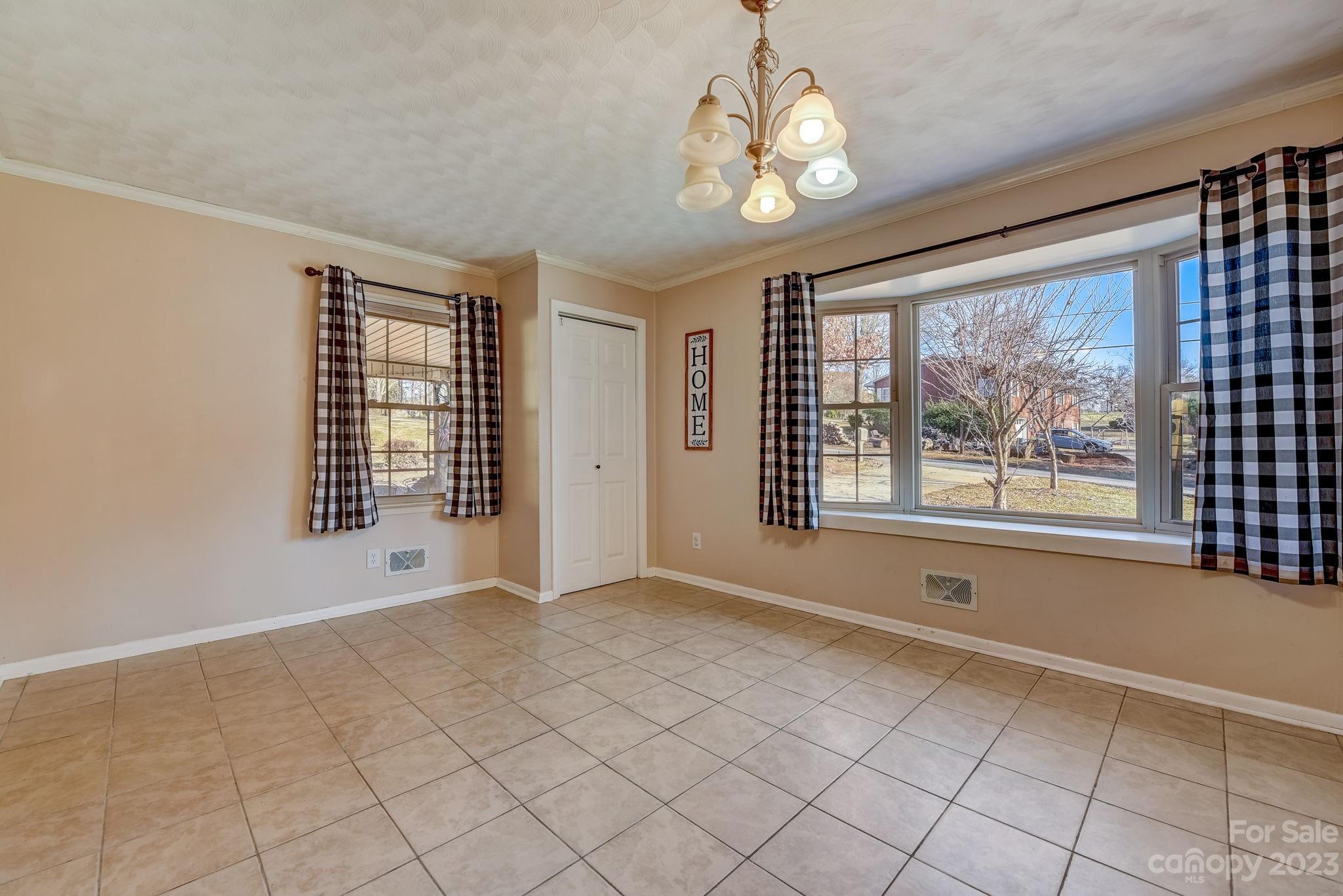 804 7th Avenue Southwest Conover, NC 28613 - Photo 4 of 41 Gallery Image 4