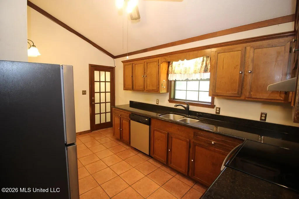 1809 Wansley Road Laurel, MS 39443 - Photo 14 of 27 Kitchen