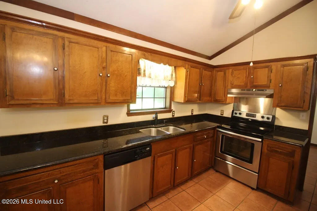 1809 Wansley Road Laurel, MS 39443 - Photo 15 of 27 Kitchen