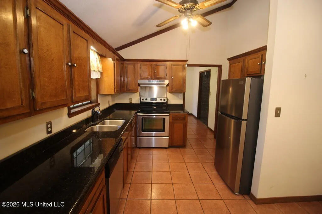 1809 Wansley Road Laurel, MS 39443 - Photo 17 of 27 Kitchen