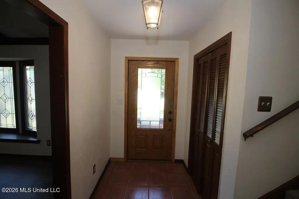 1809 Wansley Road Laurel, MS 39443 - Photo 7 of 27 Entry Way