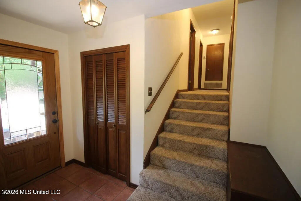 1809 Wansley Road Laurel, MS 39443 - Photo 8 of 27 Entry Way