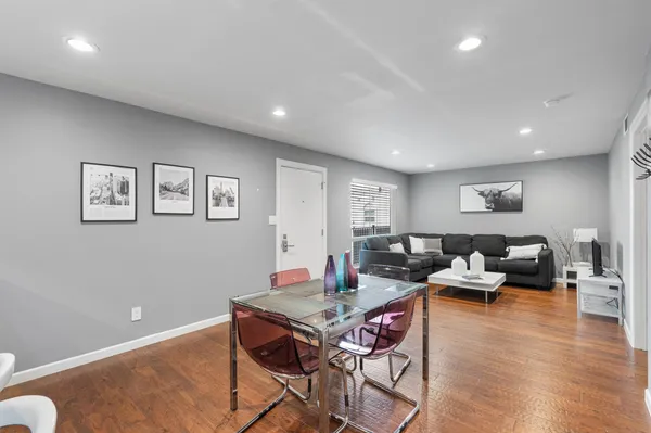 $2,100 | 3110 Red River Street, Unit C304, Austin, TX 78705