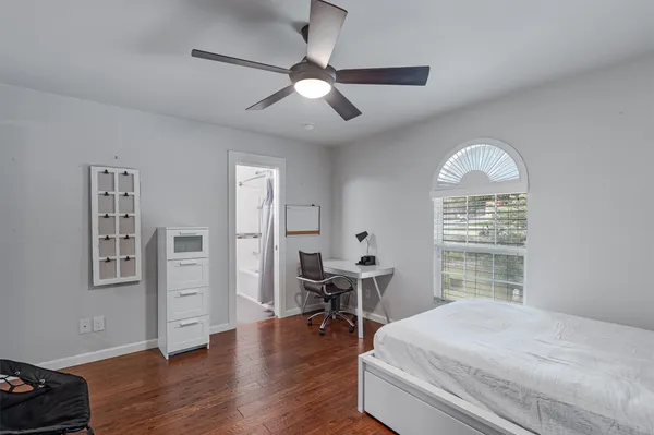 $2,100 | 3110 Red River Street, Unit C304, Austin, TX 78705