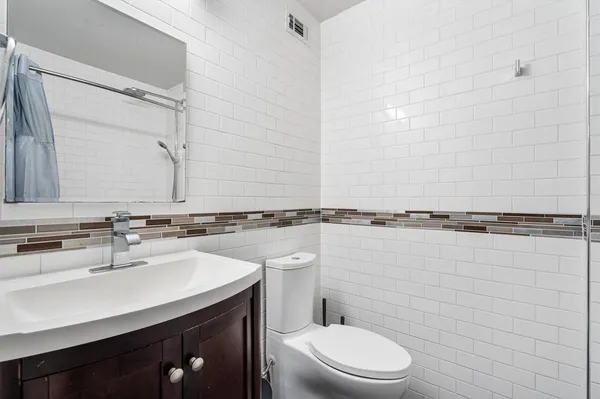 $2,100 | 3110 Red River Street, Unit C304, Austin, TX 78705