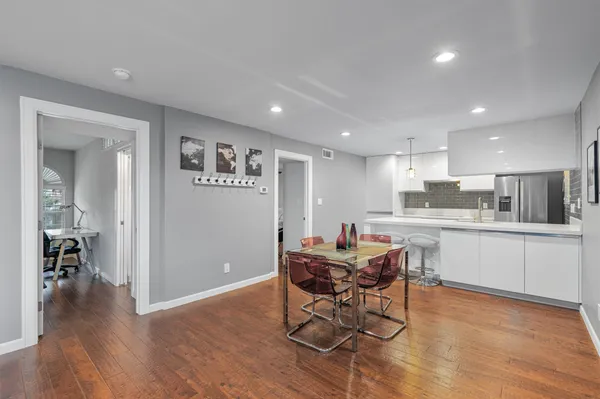 $2,100 | 3110 Red River Street, Unit C304, Austin, TX 78705