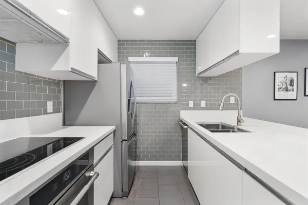 $2,100 | 3110 Red River Street, Unit C304, Austin, TX 78705