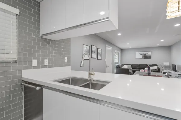 $2,100 | 3110 Red River Street, Unit C304, Austin, TX 78705