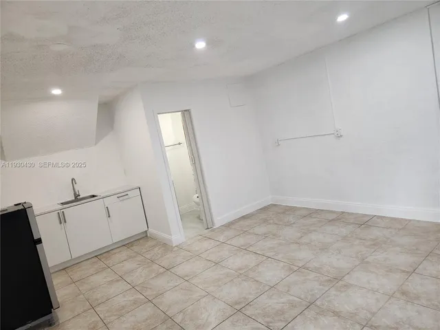 a close view of sink