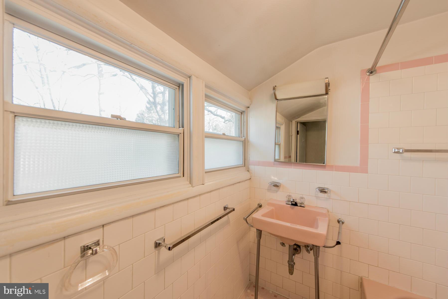 1020 Windsor Road Pikesville, MD 21208 - Photo 11 of 19 Bath