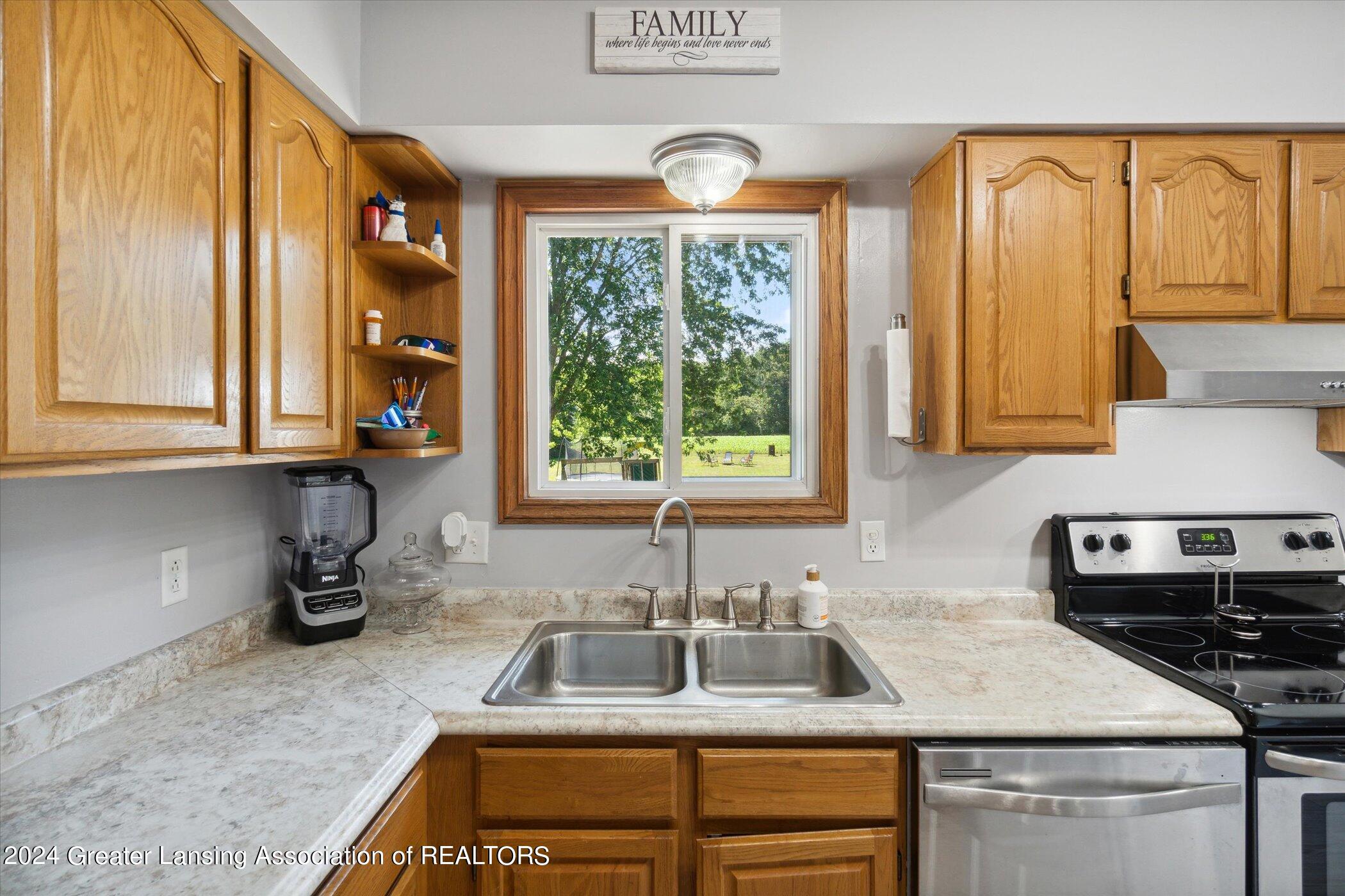 5683 North Gilson Road Elsie, MI 48831 - Photo 10 of 51 Kitchen