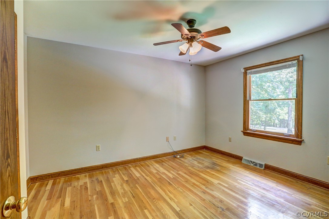 2498 Courthouse Creek Road Maidens, VA 23102 - Photo 8 of 36 Living/Sitting Room