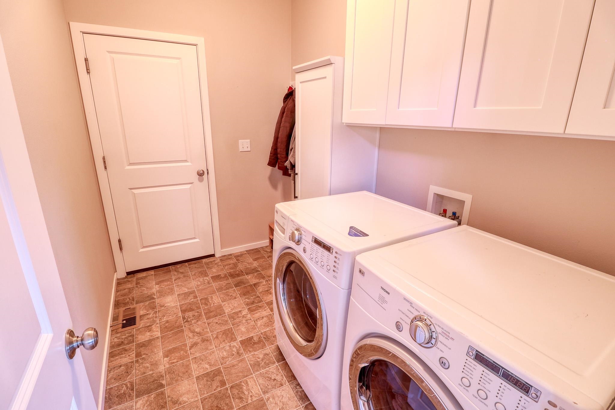 325 Parker Court Colbert, WA 99005 - Photo 7 of 35
