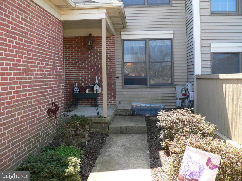 1833 Spring Ridge Lane Lancaster, PA 17603 - Photo 4 of 17 Gallery Image 4