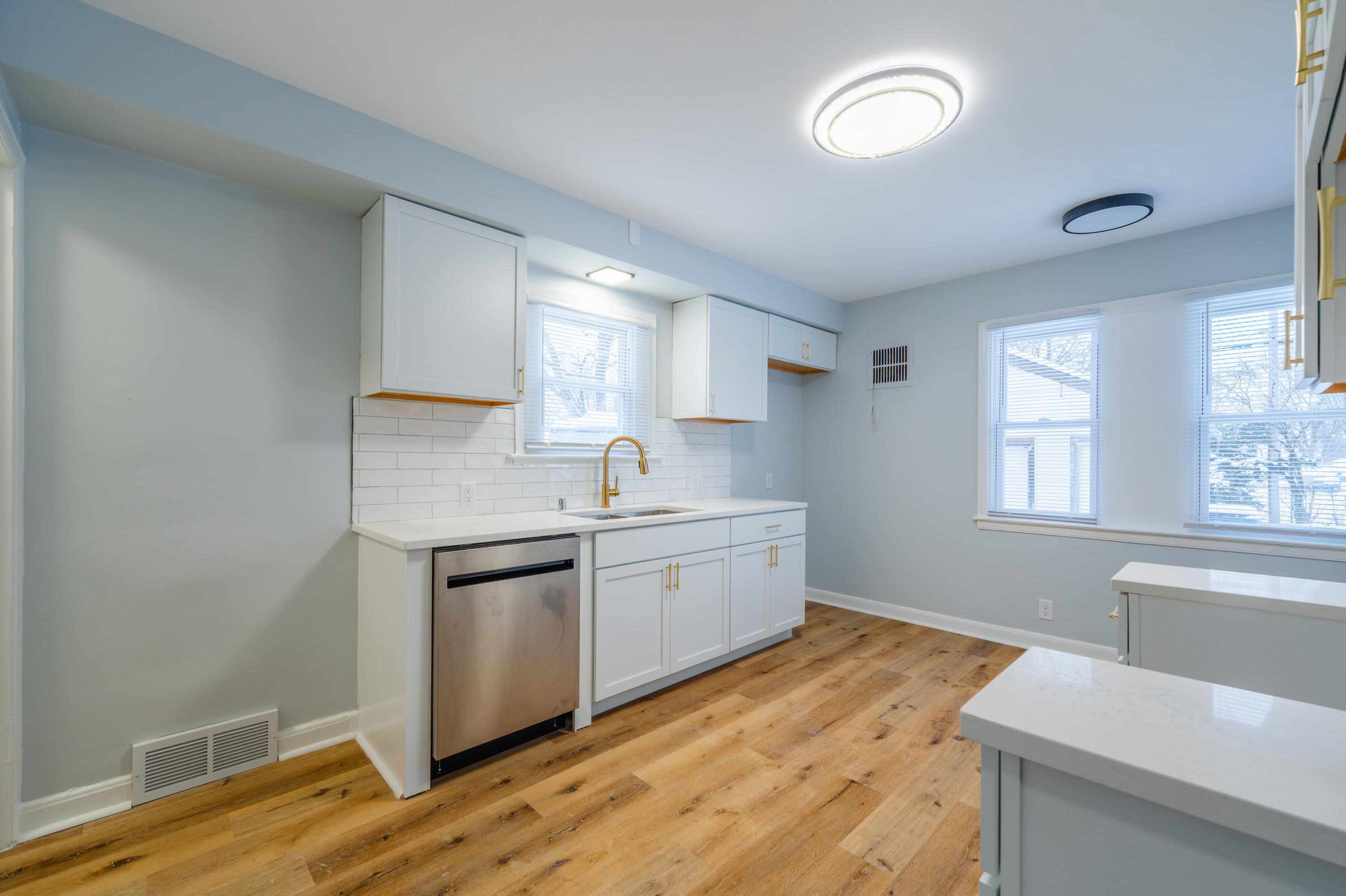 5657 North 40th Street Milwaukee, WI 53209 - Photo 1 of 27 Kitchen