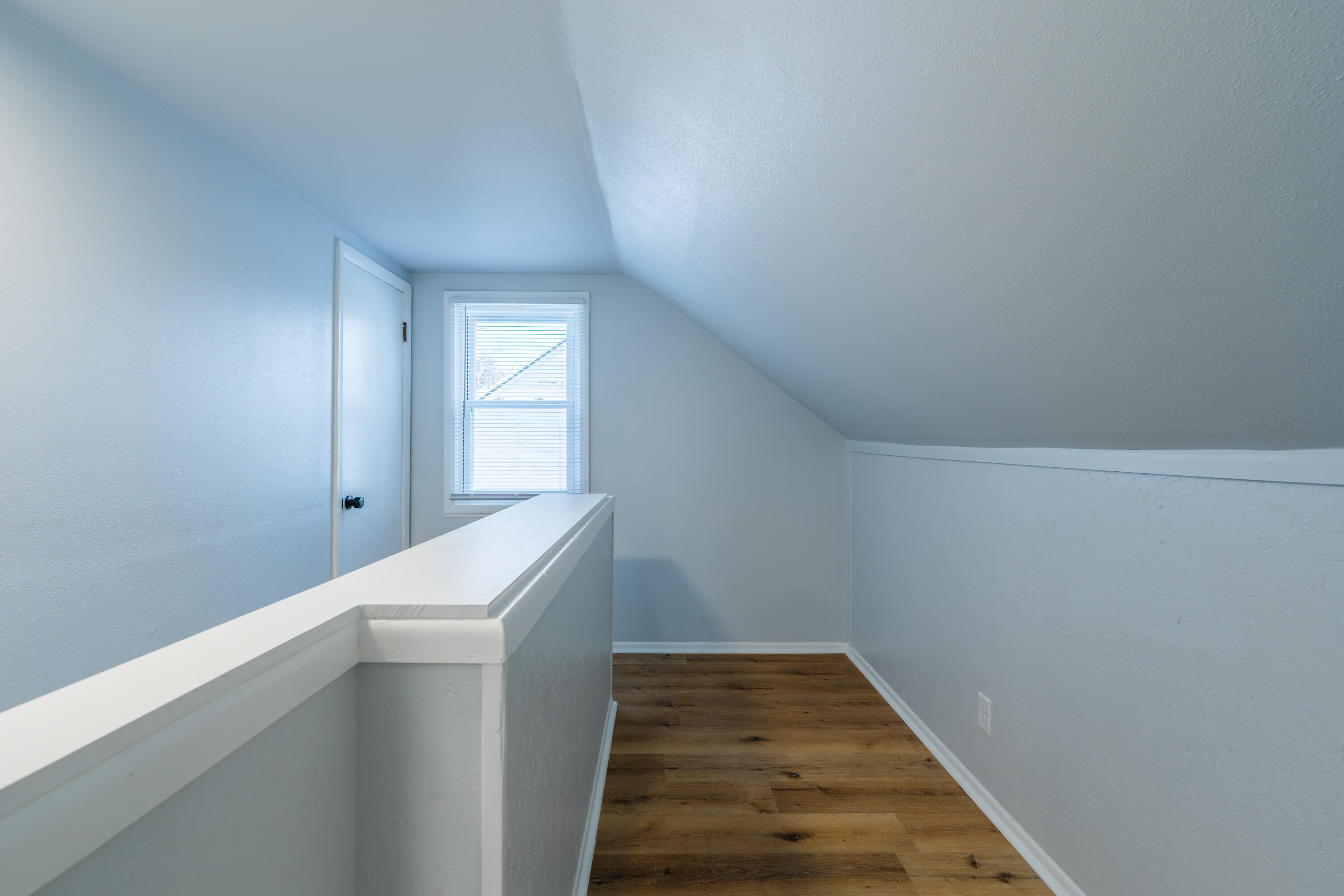 5657 North 40th Street Milwaukee, WI 53209 - Photo 14 of 27 Upper Hallway