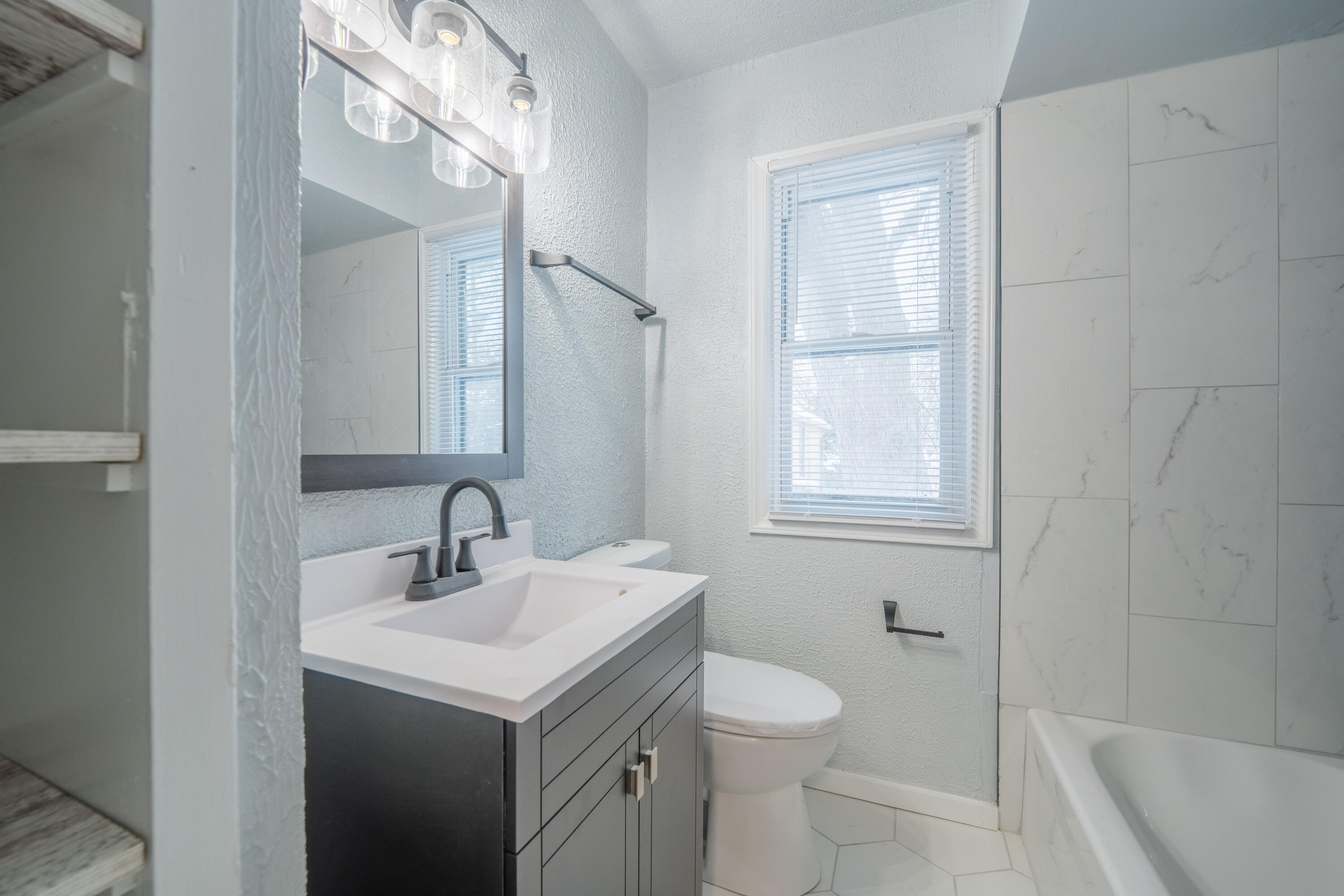 5657 North 40th Street Milwaukee, WI 53209 - Photo 2 of 27 Main Bath