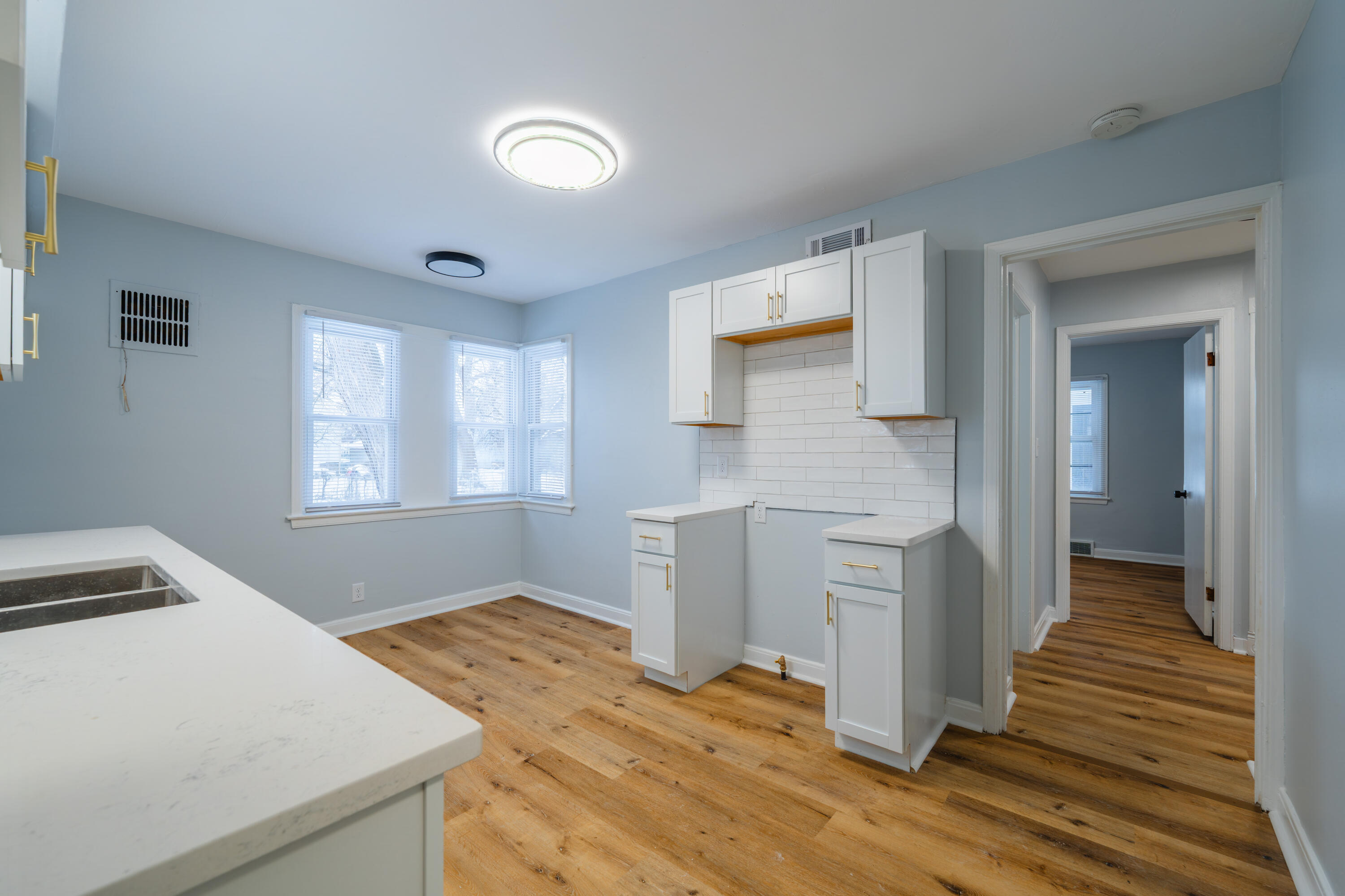 5657 North 40th Street Milwaukee, WI 53209 - Photo 6 of 27 Kitchen