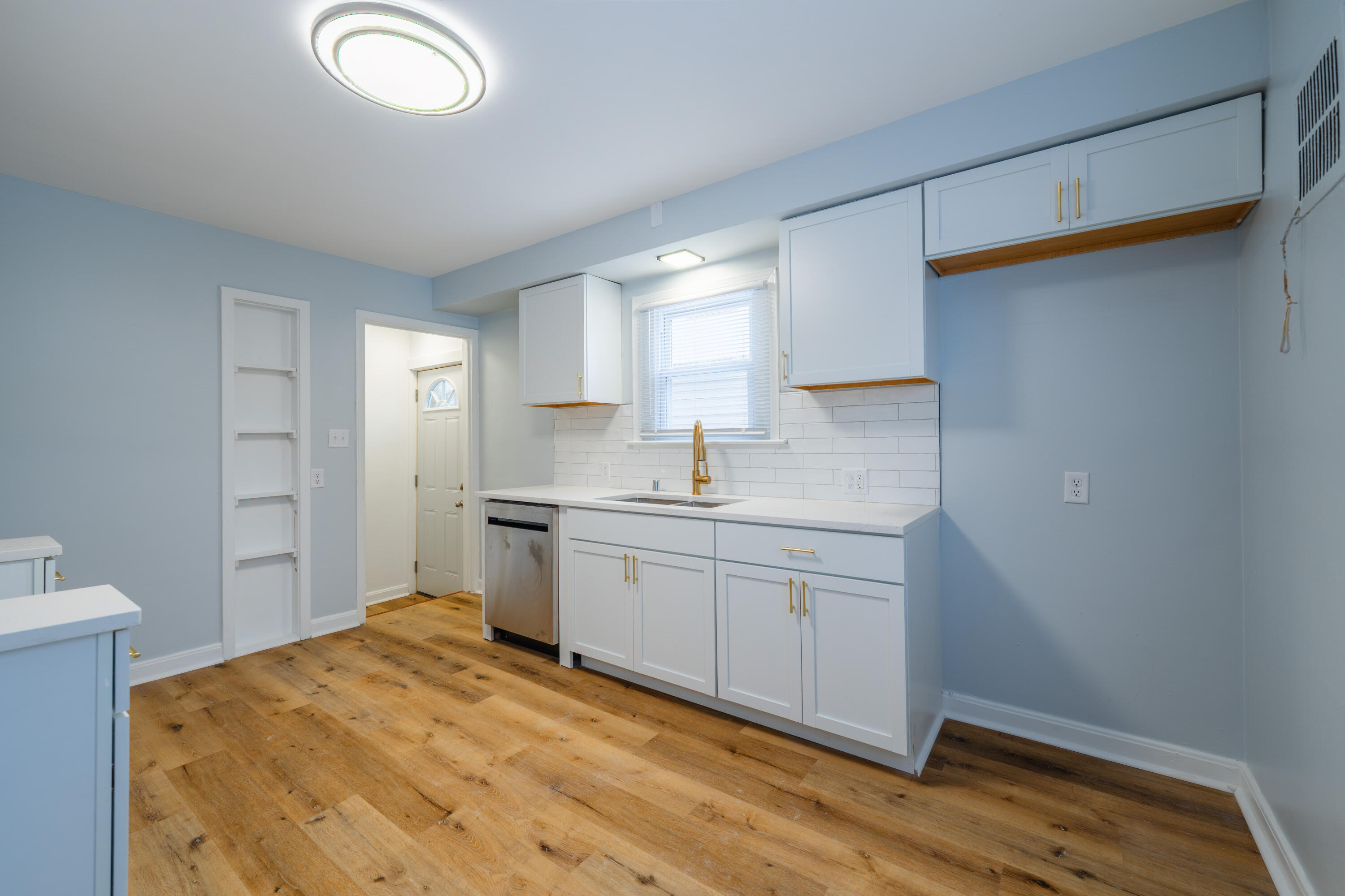 5657 North 40th Street Milwaukee, WI 53209 - Photo 7 of 27 Kitchen