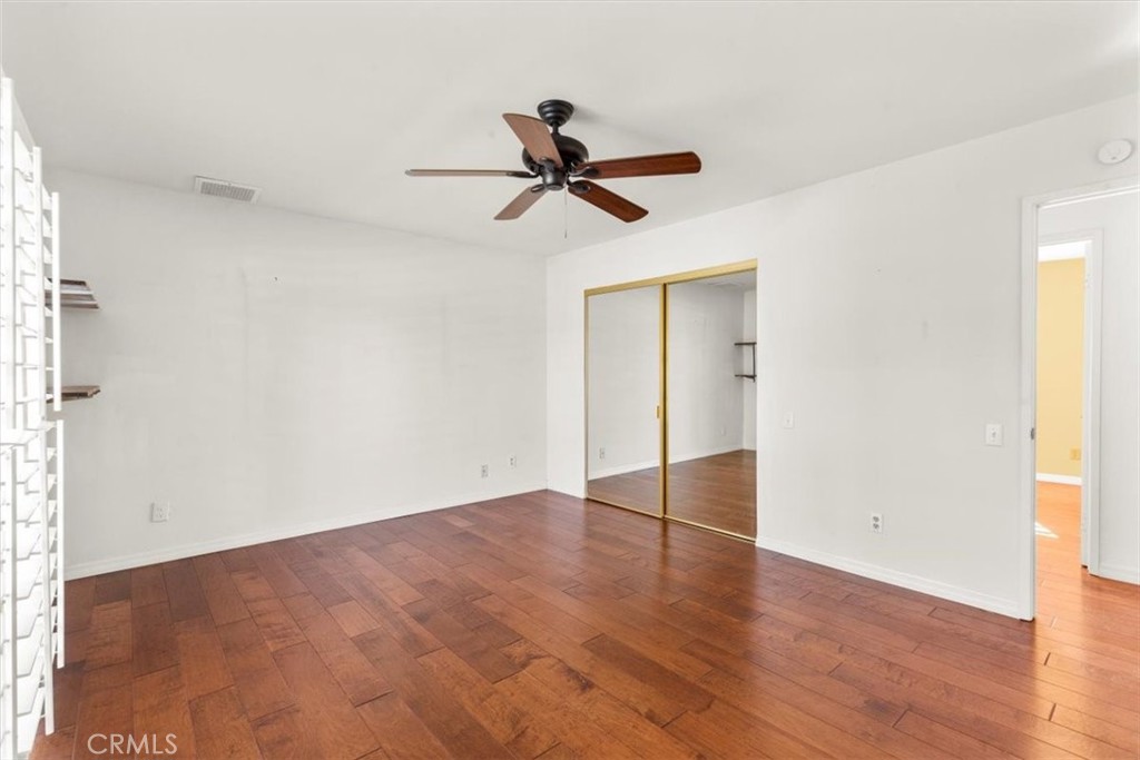 2250 Tamarisk Road Palm Springs, CA 92262 - Photo 31 of 36 a view of a room with wooden floor and ceiling fan