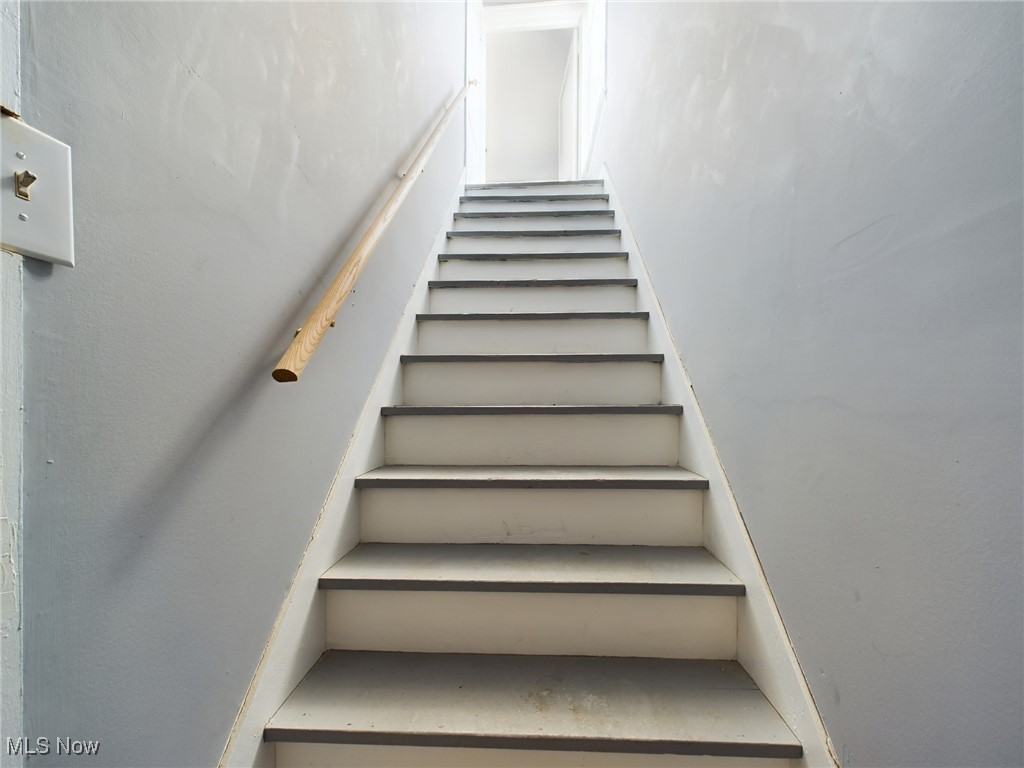 469 Arbor Road Cleveland, OH 44108 - Photo 4 of 47 Staircase to 2nd Floor