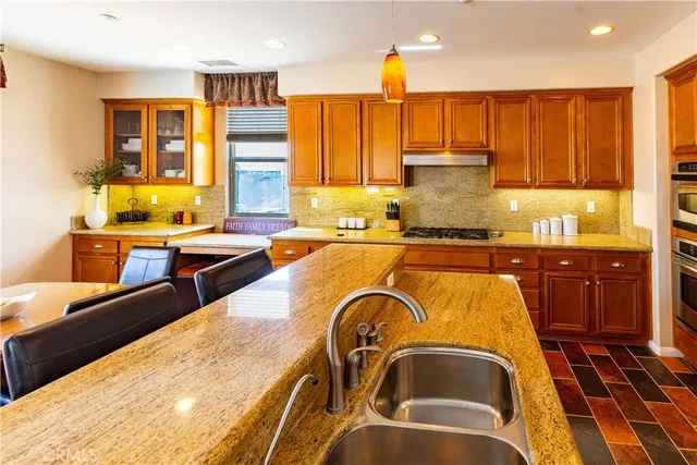 $859,000 | 29029 Easton Lane, Highland, CA 92346