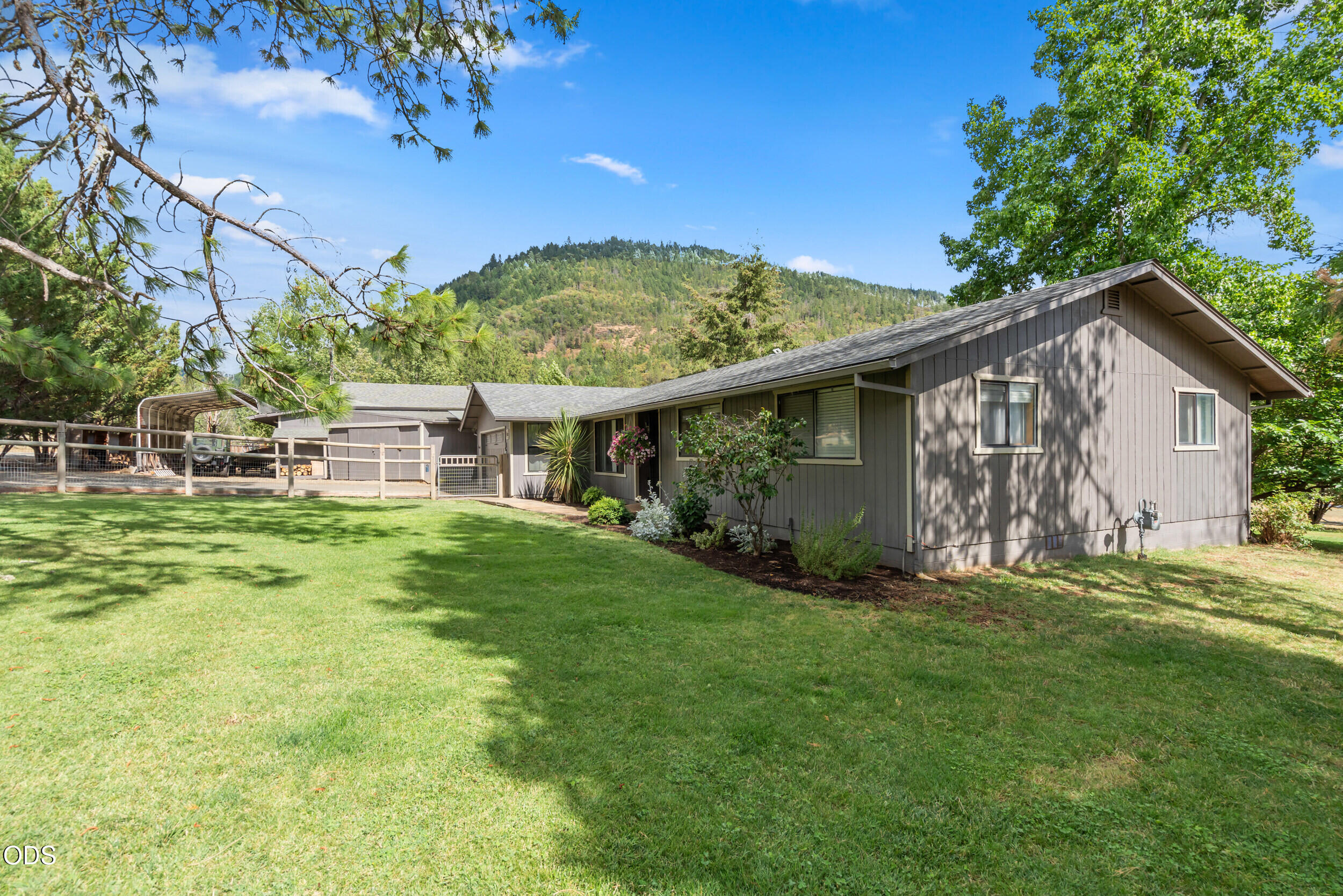 555 Grouse Creek Road Grants Pass, OR 97526 - Photo 9 of 57