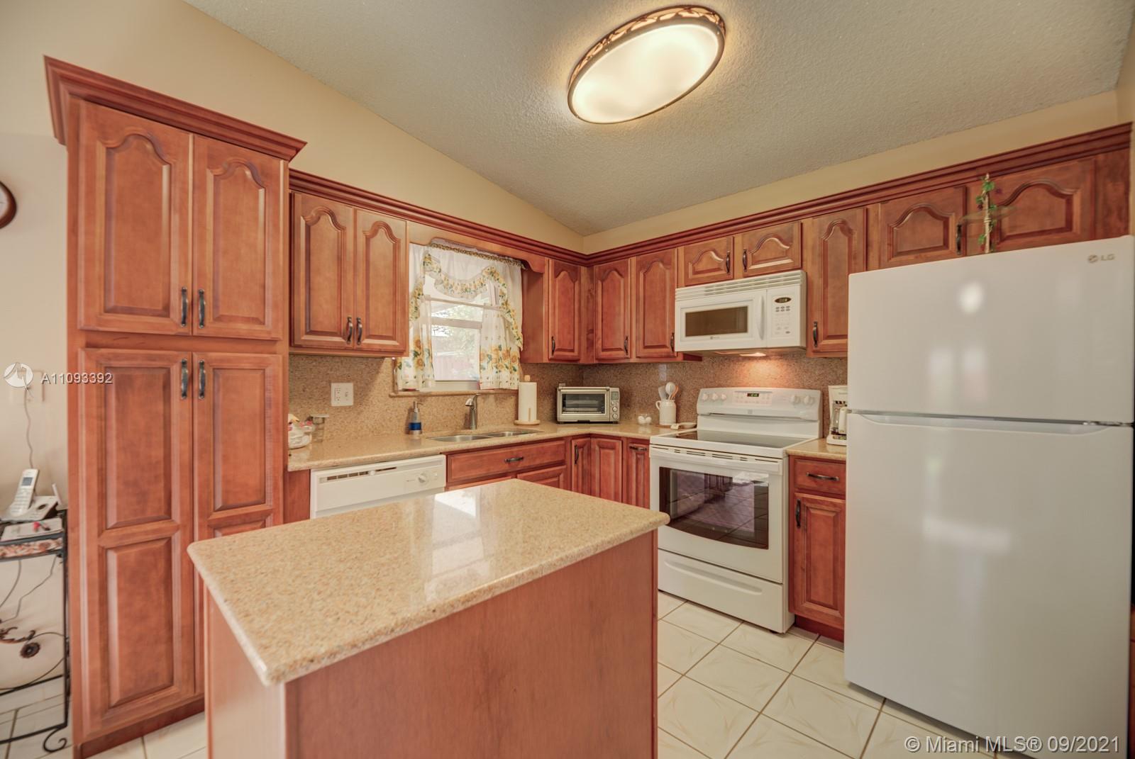 27905 Southwest 132nd Place Homestead, FL 33032 - Photo 8 of 33